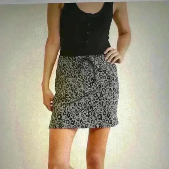 Sundry Leopard Print Skirt - Picture 13 of 13